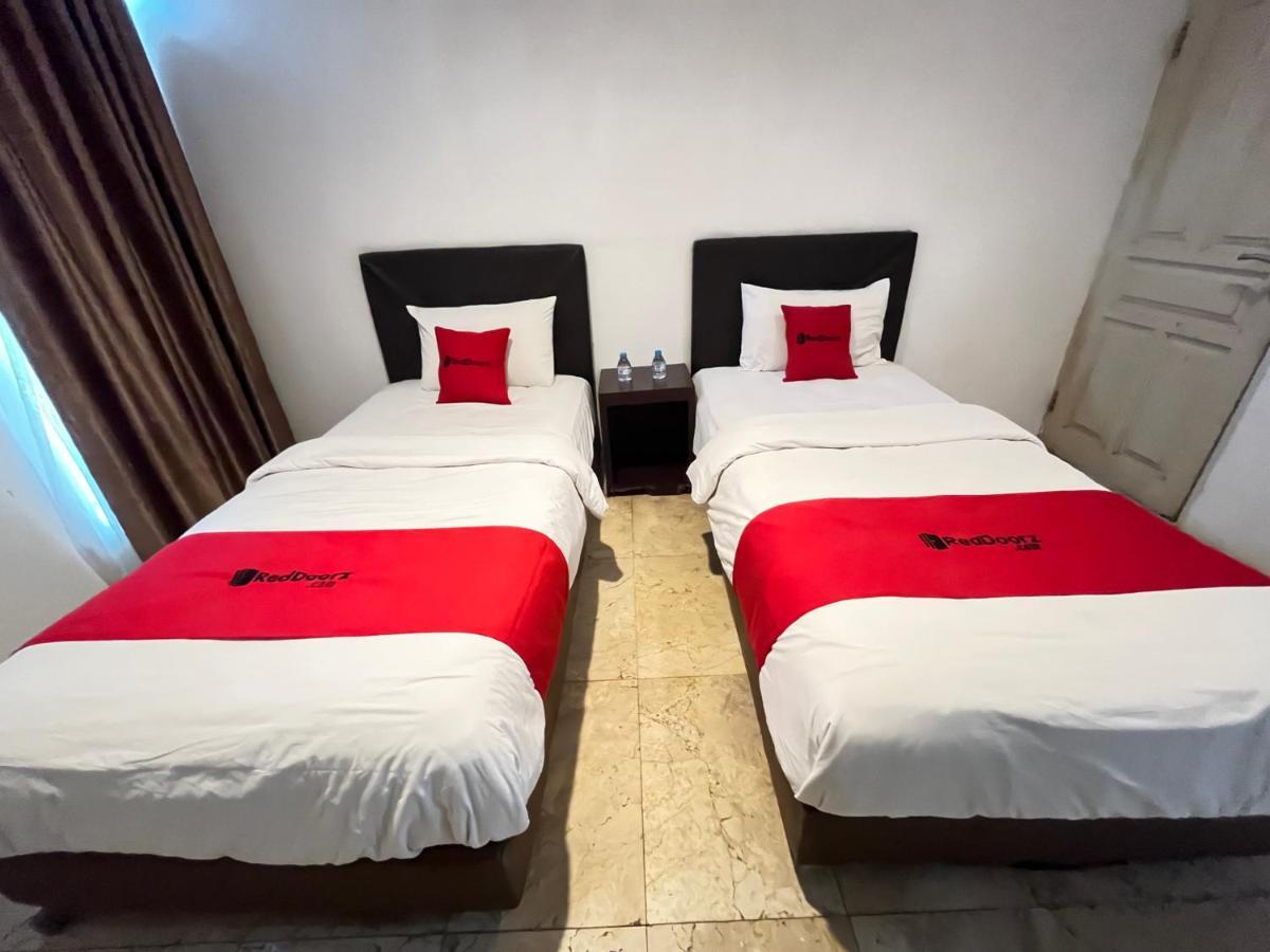 Reddoorz Near Kantor Walikota Manado Exteriör bild