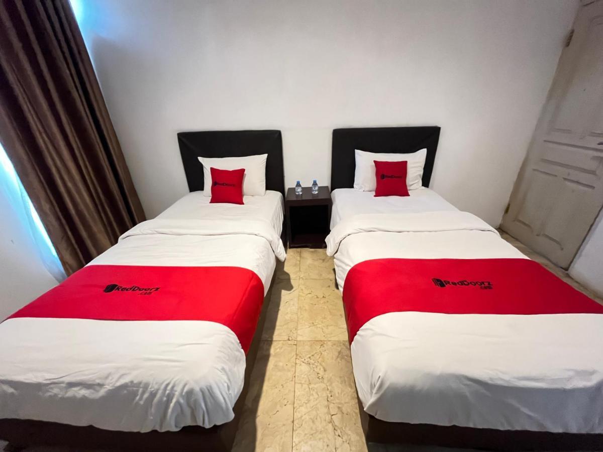 Reddoorz Near Kantor Walikota Manado Exteriör bild