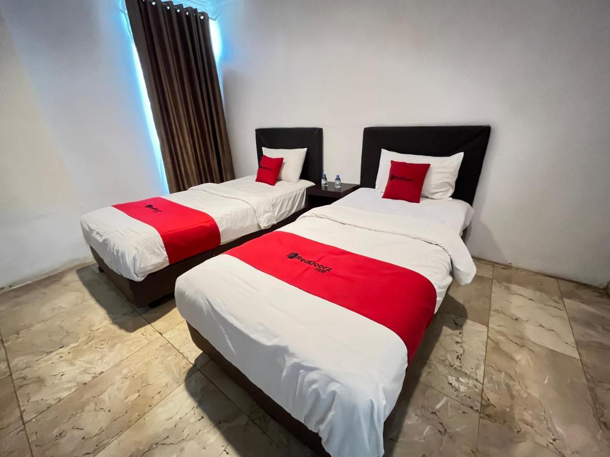 Reddoorz Near Kantor Walikota Manado Exteriör bild