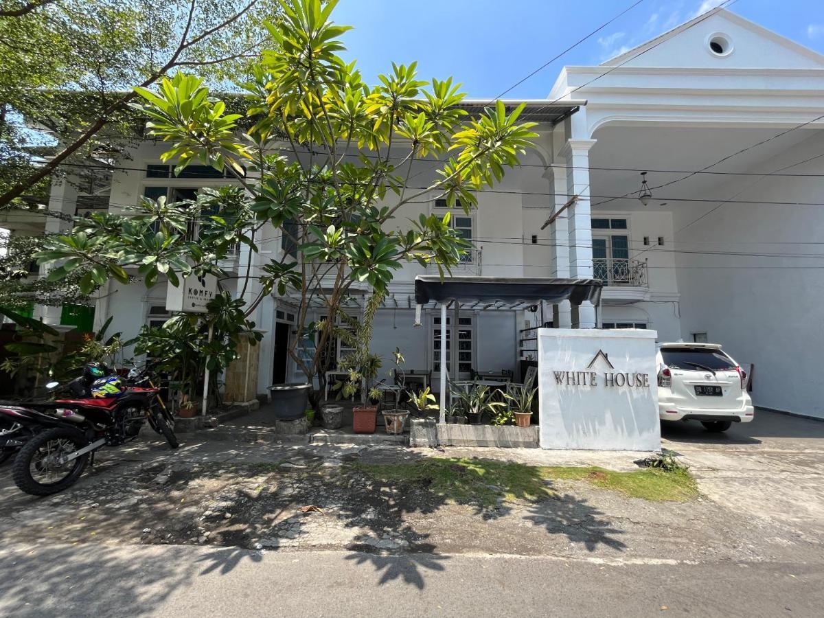 Reddoorz Near Kantor Walikota Manado Exteriör bild
